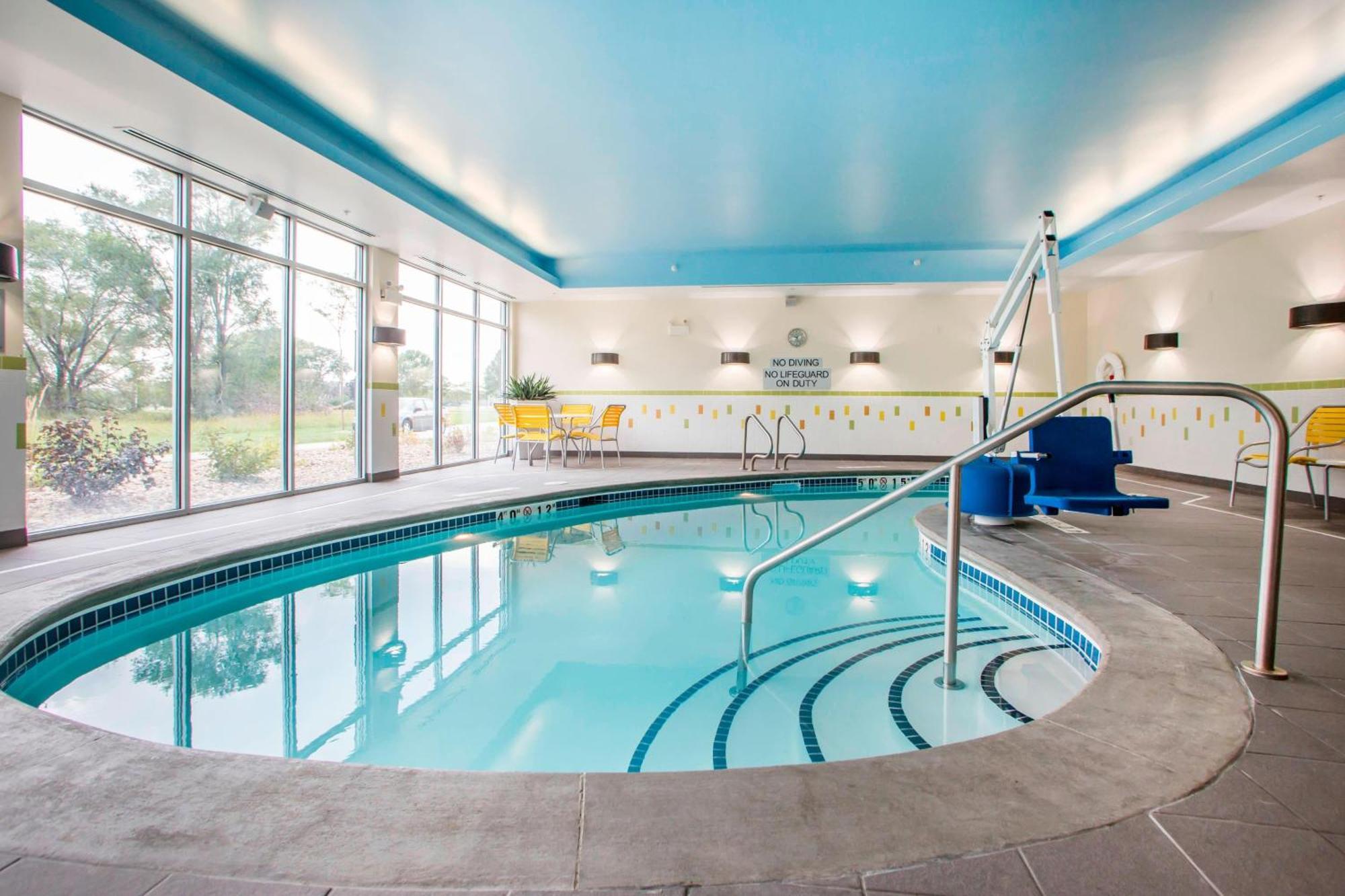 Fairfield Inn & Suites By Marriott Waterloo Cedar Falls Bagian luar foto