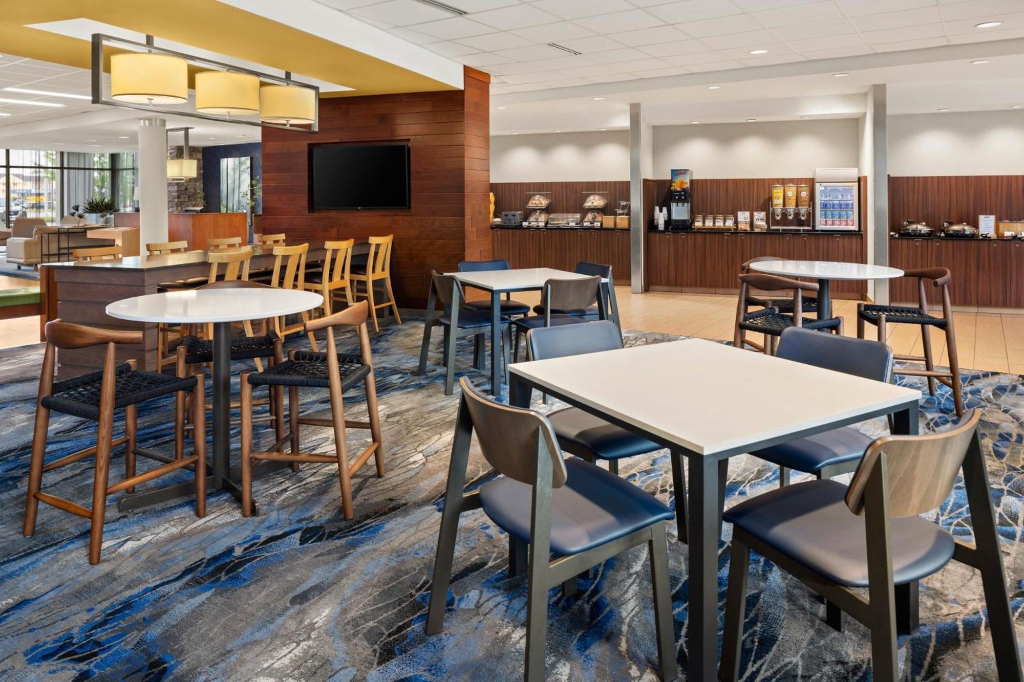 Fairfield Inn & Suites By Marriott Waterloo Cedar Falls Bagian luar foto