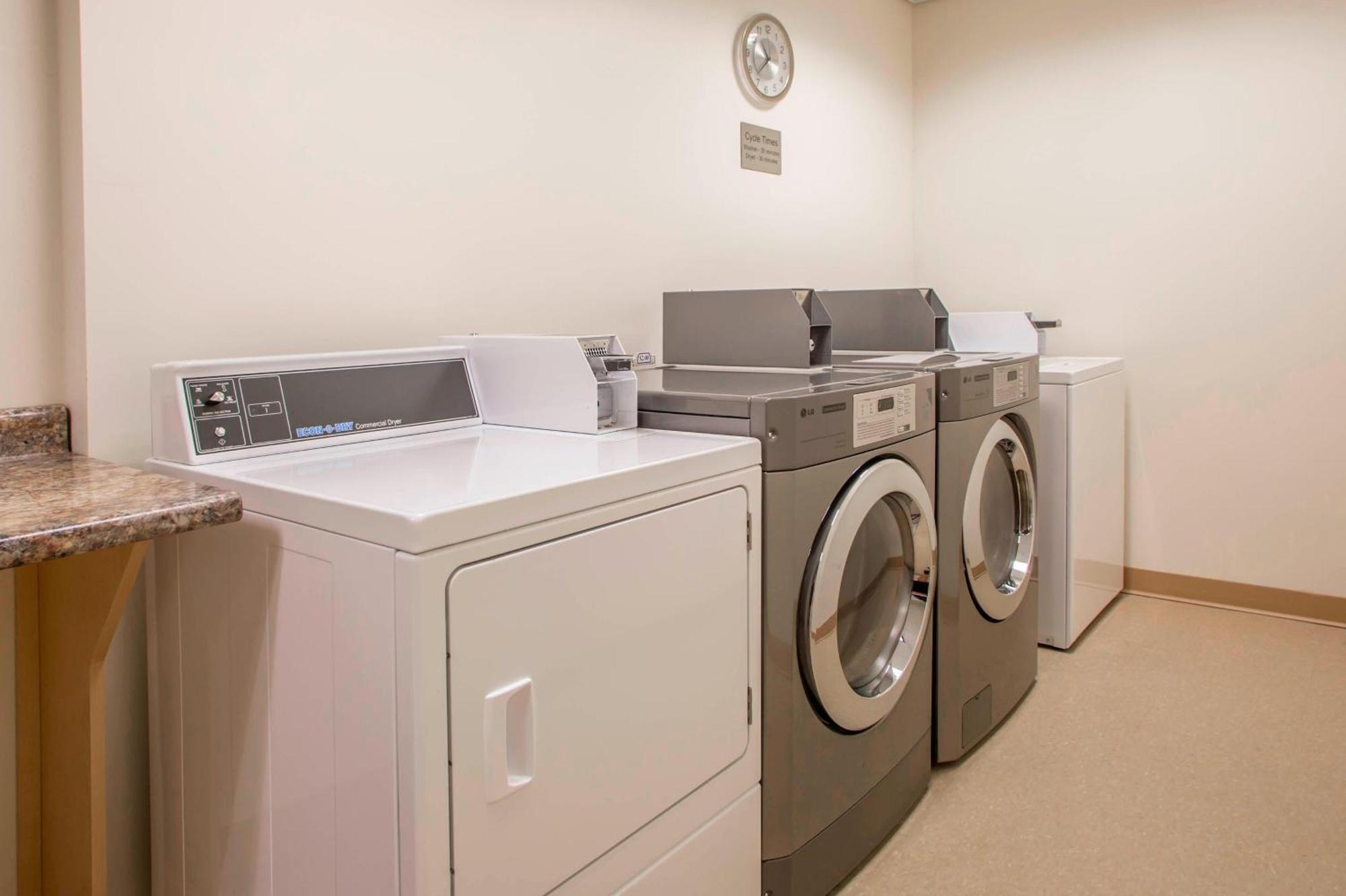 Fairfield Inn & Suites By Marriott Waterloo Cedar Falls Bagian luar foto