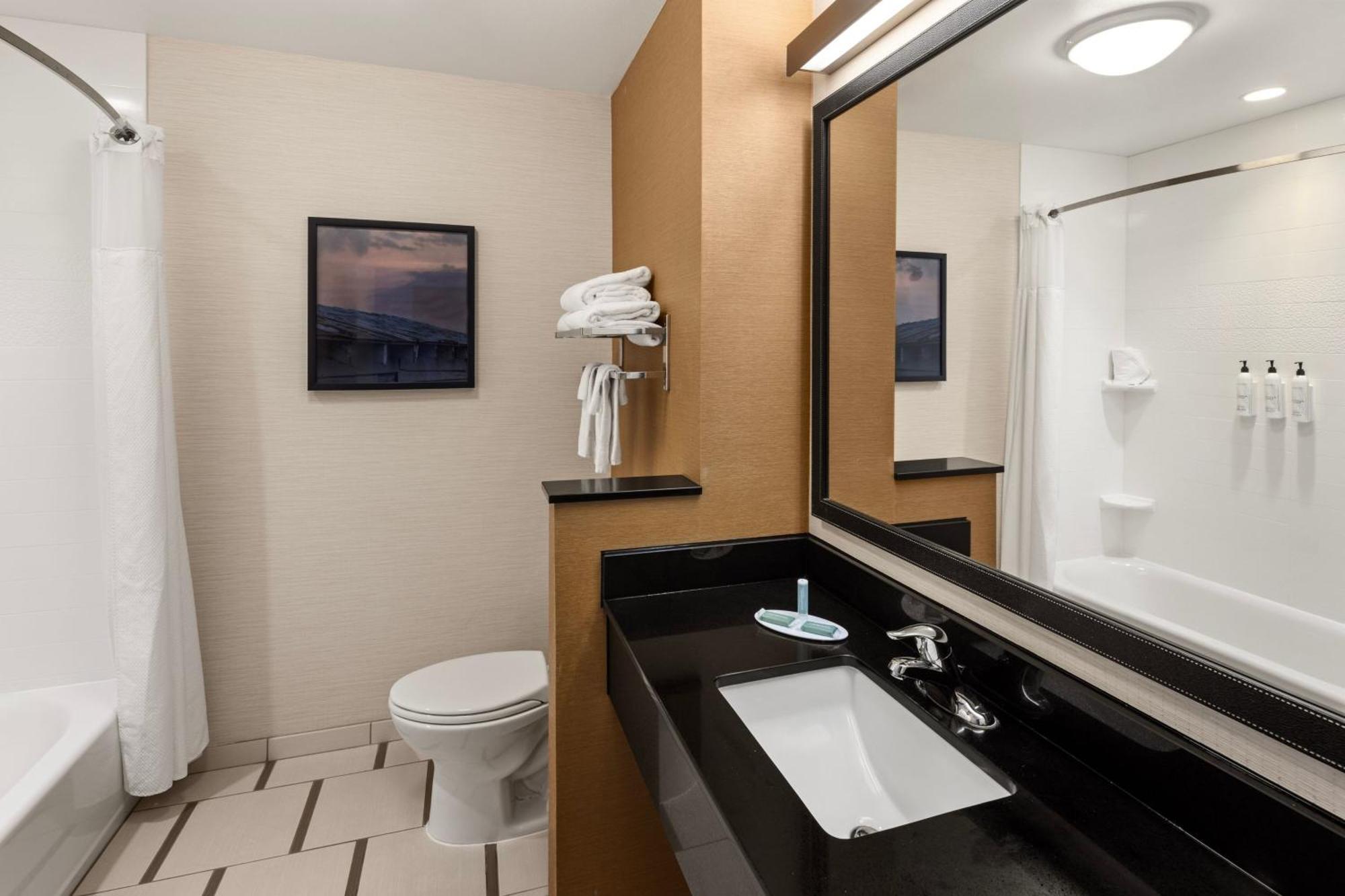 Fairfield Inn & Suites By Marriott Waterloo Cedar Falls Bagian luar foto