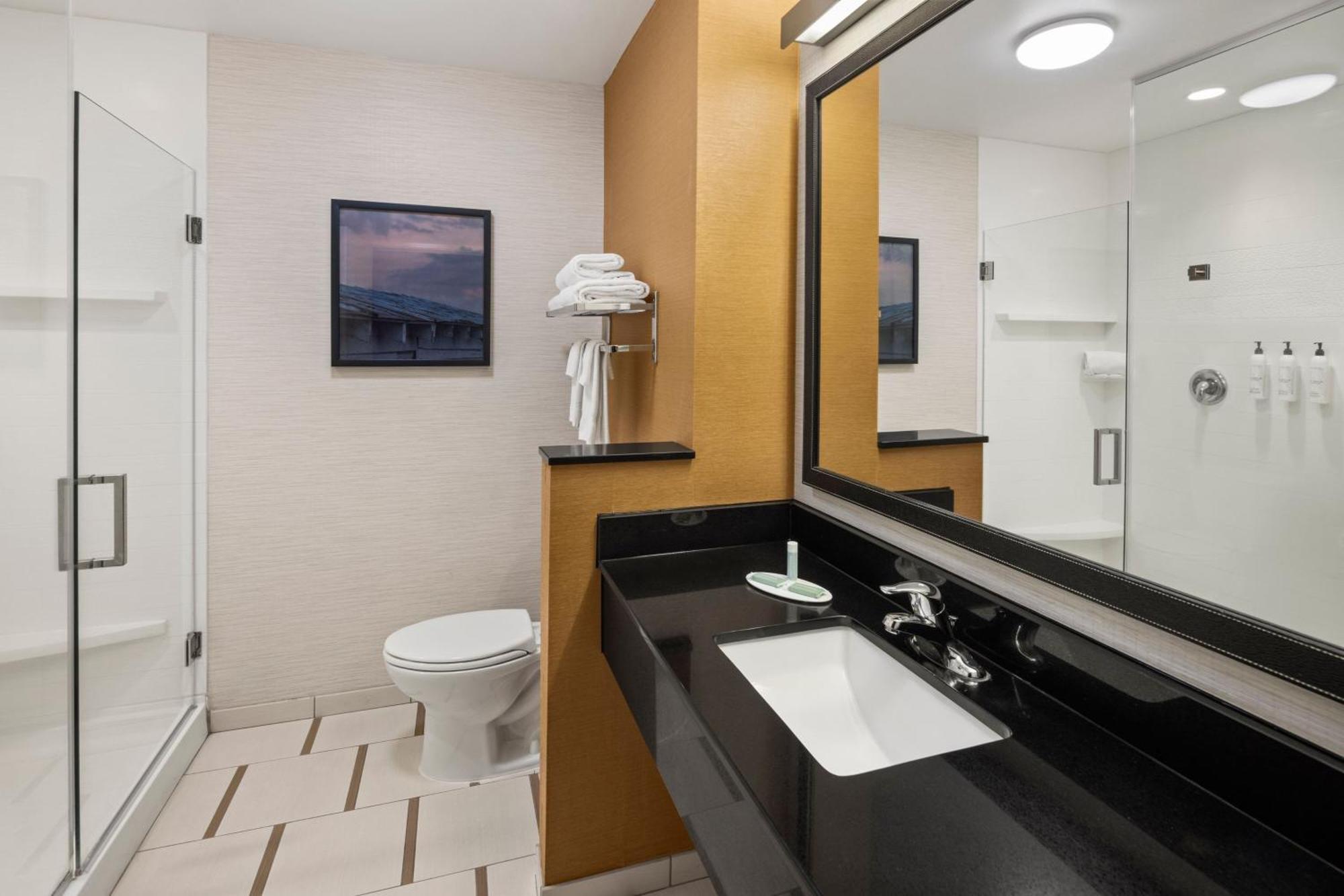 Fairfield Inn & Suites By Marriott Waterloo Cedar Falls Bagian luar foto