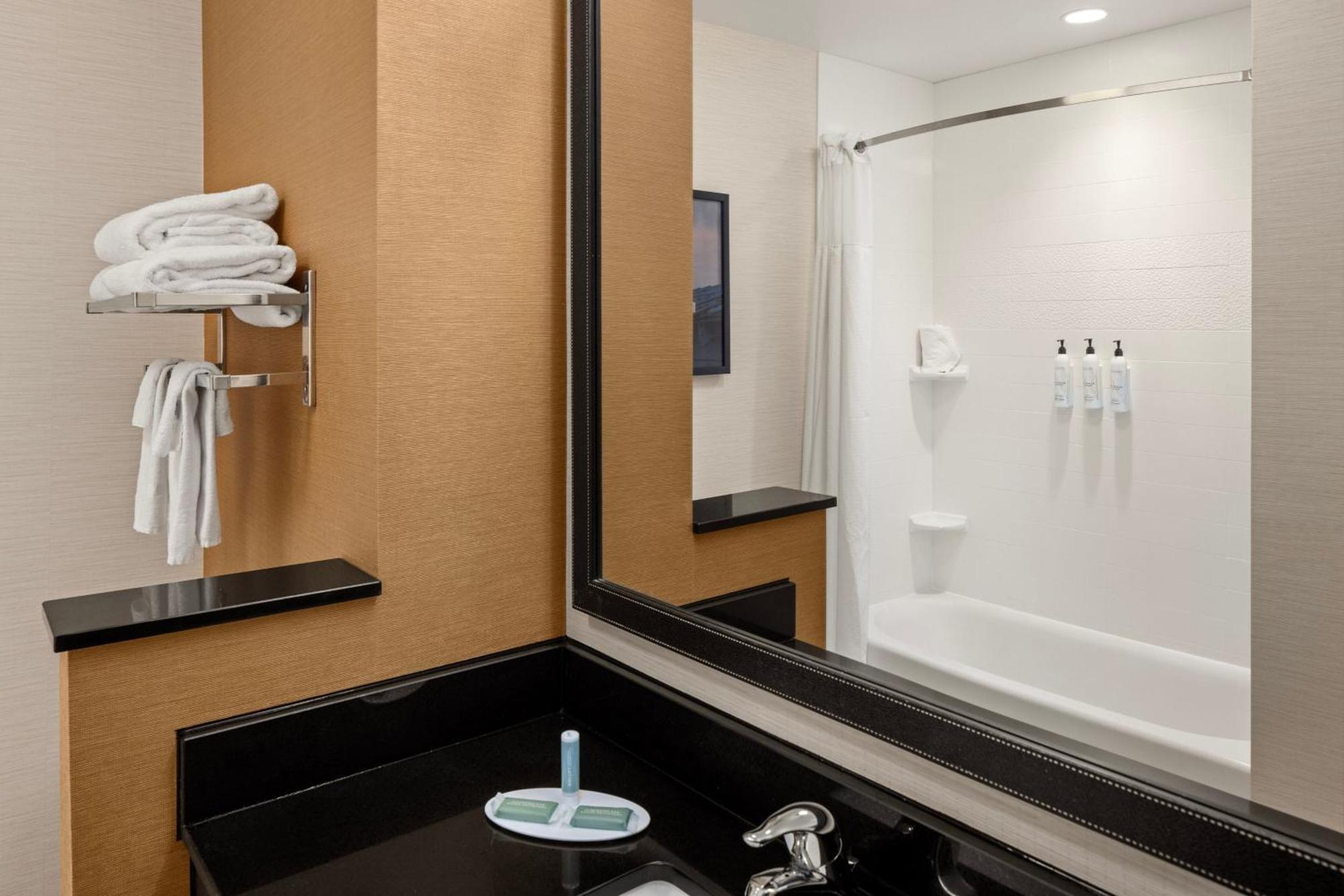 Fairfield Inn & Suites By Marriott Waterloo Cedar Falls Bagian luar foto