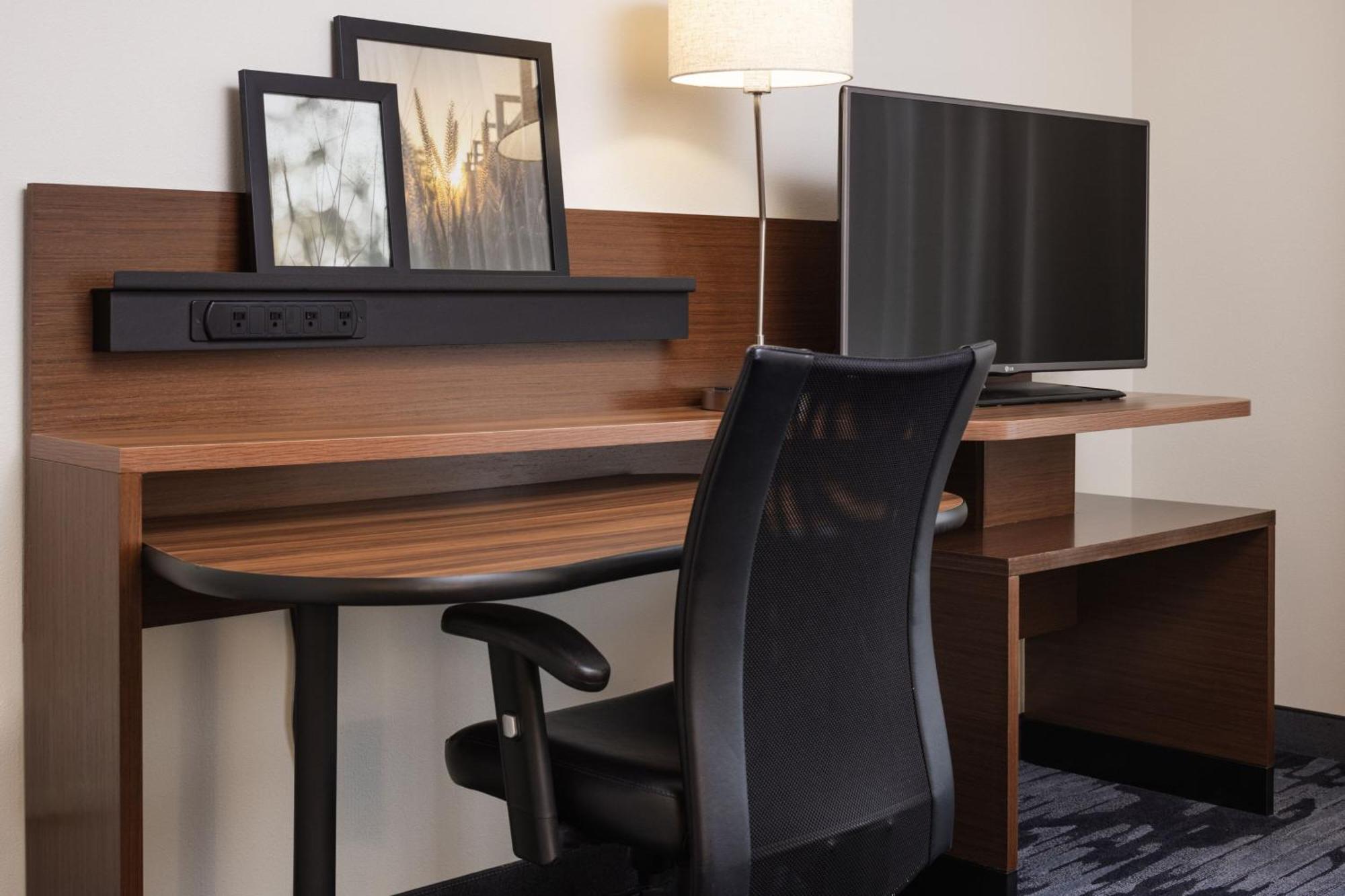 Fairfield Inn & Suites By Marriott Waterloo Cedar Falls Bagian luar foto