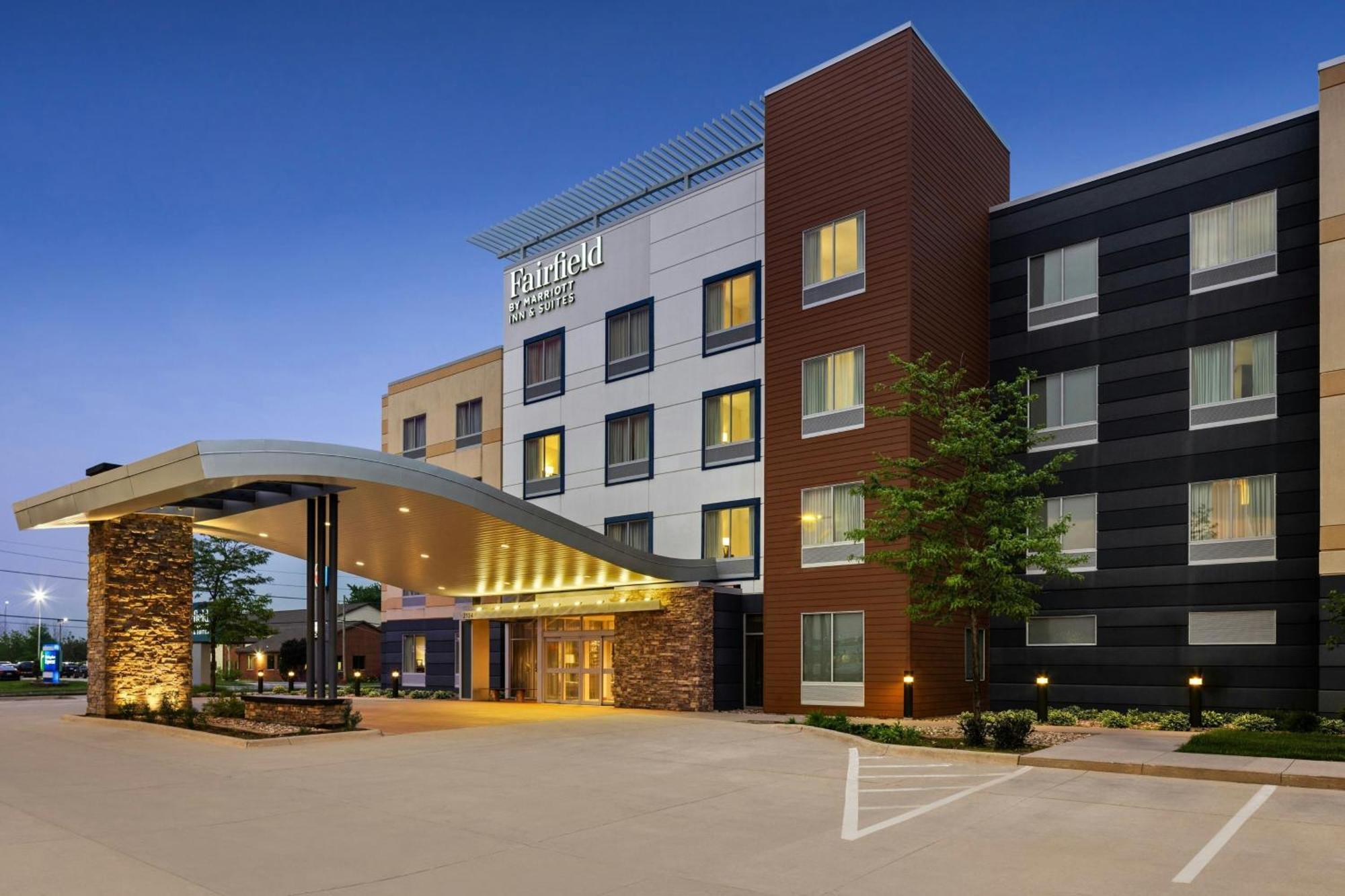 Fairfield Inn & Suites By Marriott Waterloo Cedar Falls Bagian luar foto