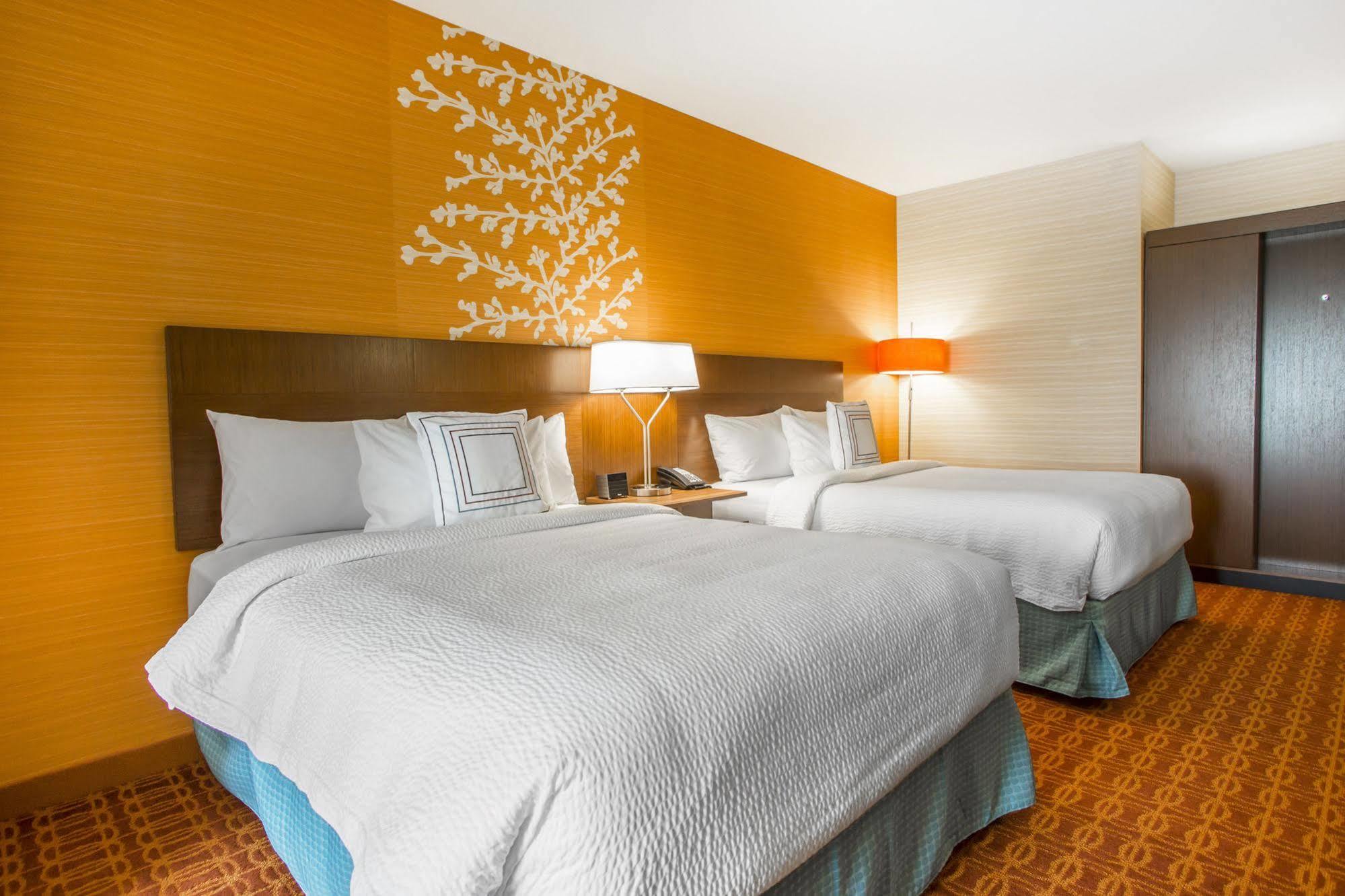 Fairfield Inn & Suites By Marriott Waterloo Cedar Falls Bagian luar foto