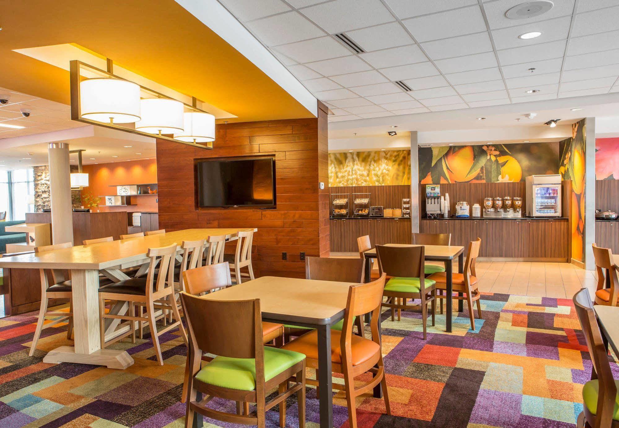 Fairfield Inn & Suites By Marriott Waterloo Cedar Falls Bagian luar foto